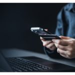 Vale a pena pagar só o mínimo do cartão de crédito? 