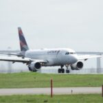Grupo LATAM transportou 7,1 milhões de passageiros em fevereiro, com sólidos níveis de ocupação